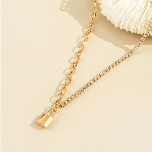 Padlock Charm Bling & Chain Link gold necklace - Picture 5 of 8